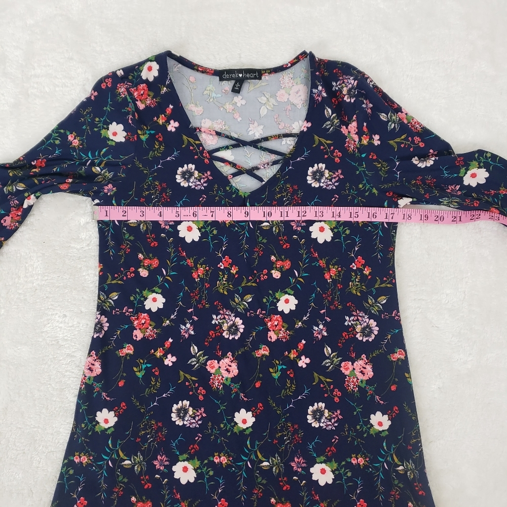 5/$12 DEREK Heart Floral Dress - Picture 11 of 11